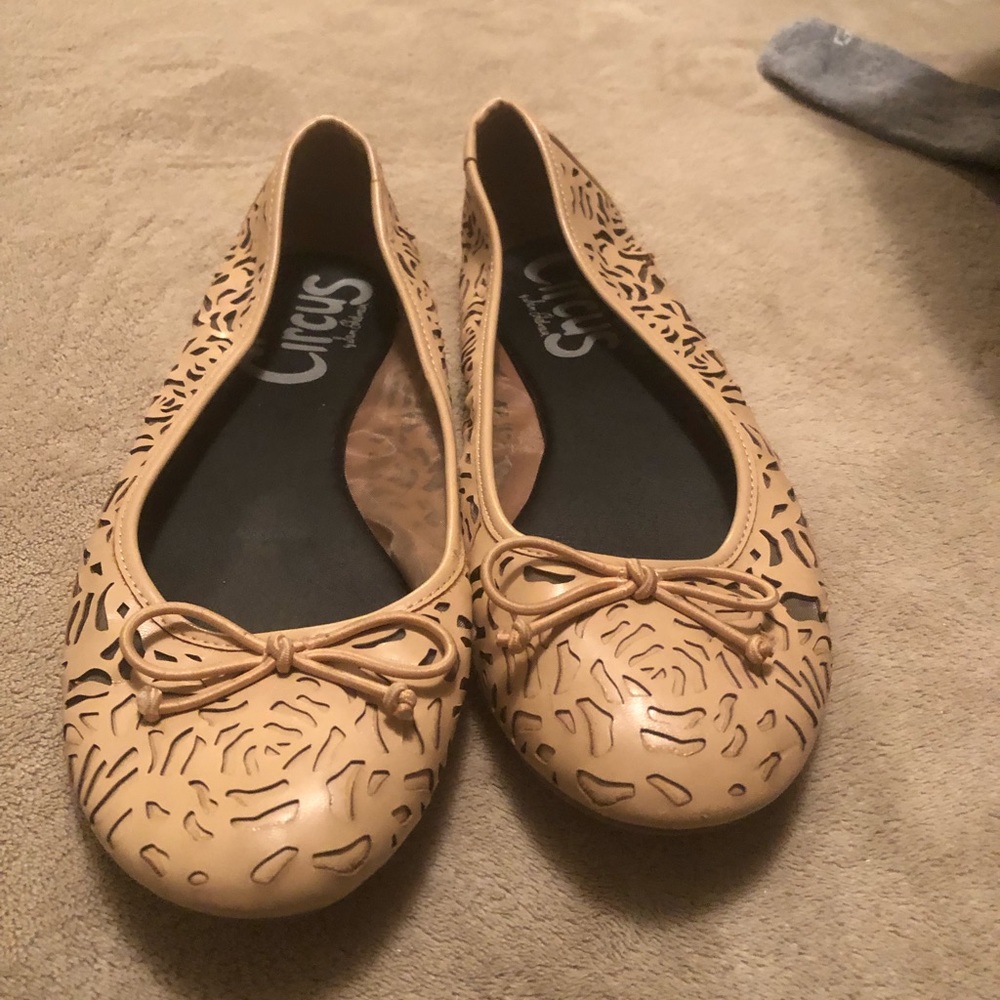 Nude flats